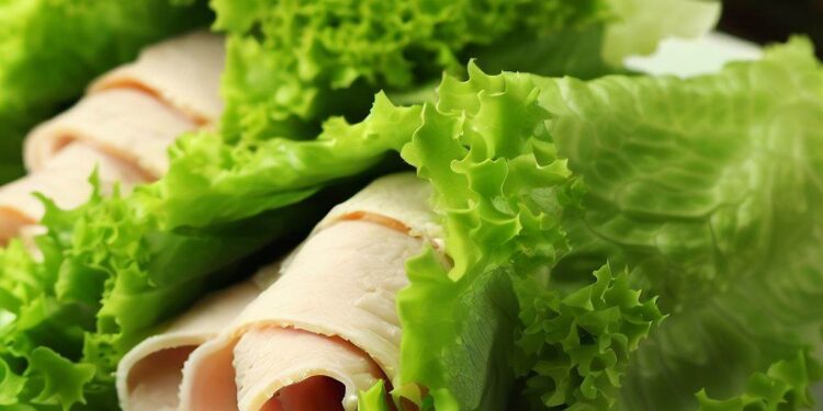 Rolinhos de Alface com Peru: Leveza e Nutrição de dar Água na Boca! 2 Rolinhos de Alface com Peru: Leveza e Nutrição de dar Água na Boca!